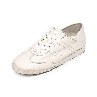 China 2022 Other New Women's Soft Quilt Style Running Shoes Luxury Leather Walking White Sports Shoes (Old) for sale