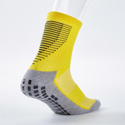 China Custom Logo Cotton Terry Men's Football Soccer Basketball Grip Crew Sports Non-slip Rubber Unique Socks for sale