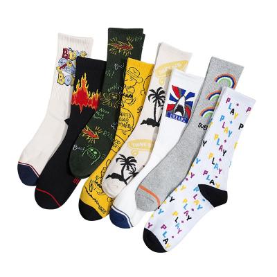 China Fashion Street Style Sporty Running Skateboard Knocks Jacquard Autumn Streetwear Sports Mens Socks Customizable for sale