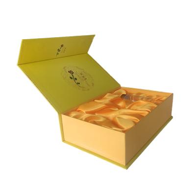 China Handmade Wholesale Custom Printing Magnetic Cosmetics Packaging Paper Boxes With Silk for sale