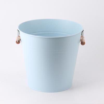 China Sustainable Iron Ice Bucket With Carry Handles For Parties Beverage Tub Beer Wine And Ice Holder for sale