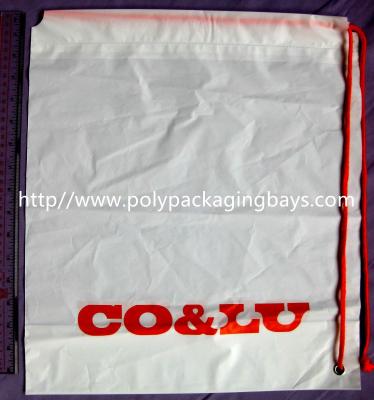 China De gepersonaliseerde CPE/LDPE Plastic Drawstring Rugzak het Winkelen Rugzak van de Schoudertotalisator Te koop