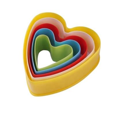 China Viable 5pcs Different Size 3d Custom Heart Shaped Plastic Cookies Cutters Mold Set for sale