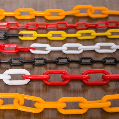 China Durable 8Mm Multicolor Plastic Barricade Chain For Traffic Cone for sale