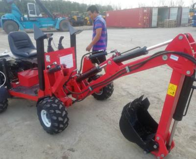 Chine machine d'excavation de terre de 12hp 0.6ton avec la commande de 4 roues à vendre