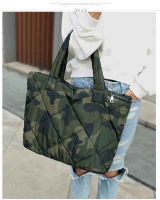 China Fashion Stripper Bag For Ladies Lightweight Woman Camouflage Handbag Fashion Winter Tote Bag 3 Pieces for sale