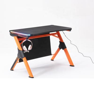 China Cool design and simple installation selling high quality products gaming computer desk in 2020 for gamers for sale