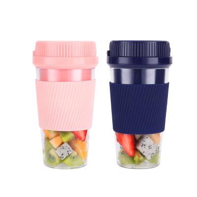 China Convenient Electric Portable Travel USB Mini Mango Fruit Juicer Plastic Vegetable Fresh Machine Juice Cup Blender for sale