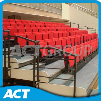 China Multi - Functionele NdoorRetractable-Gymnastiekbleachers 3 tot 15 Rijen 50 Zetels Geen Misvorming Te koop