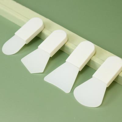 China Beauty Care Make Tools Portable Mini White Clay Mask Face Brushes Cute Small Brush Skin Care DIY Cheap Price Silicone Facial Brush For Clay for sale