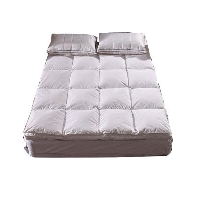 China New Design Anti-Static Folding Mattress Pad Tatami Mattress Topper Sleeping Mat for sale