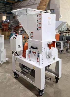 Cina Fast delivery Low Speed Crusher/Grinder/granulators 2.2kW For plastic Runners recycling  good price good quality in vendita