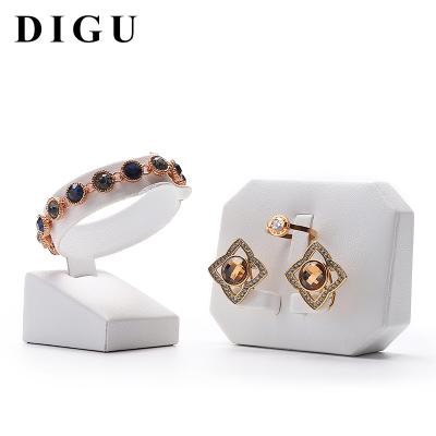 China Jewelry Display Makers Can Customize High Quality Diamond Wedding Ring Bracelet PU Leather Display Stand for sale