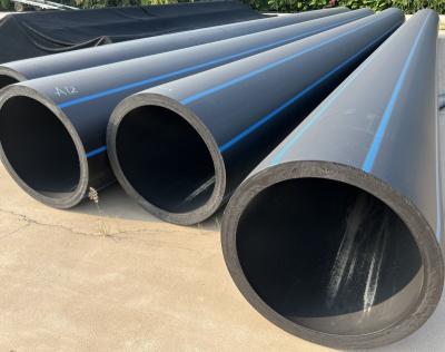 China Weißblaue HDPE-Rohre für Schwerlastschleppmaschinen mit hoher Zugfestigkeit und hoher Verschleißfestigkeit zu verkaufen