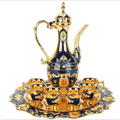 China Dubai Sustainable Vintage Zinc Alloy Tea Cup With Flat Tray for sale