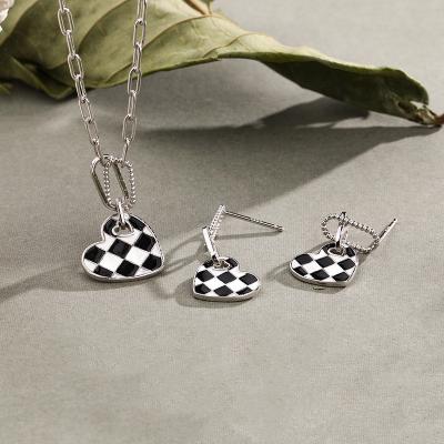 China TRENDY New Design Fashion 925 Sterling Silver Heart Shaped Black White Lattice Necklace Earrings Jewelry Set for sale