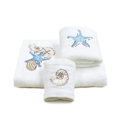 China Promotional White Adult Animal Cheap Animal Print Bath Towel Luxury Set Safe For Cotton Children for sale