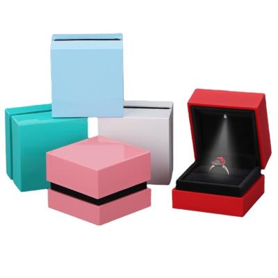 China Fashionable Luxury Ring Box Ring Necklace Jewelry Gift Packing With Led Lamp Necklace Box Jewelry White Green Blue Red Jewelery for sale