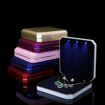 China Plastic Finish Large Storage Lacquer Jewelry Set Ring Earring Necklace Jewelery Gift Display Storage Box 3 LED for sale