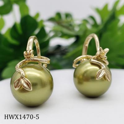 China Luxury Small Pearl Hawaiian Earrings Casual/Sporty Pearl Trendy Earrings For Women for sale