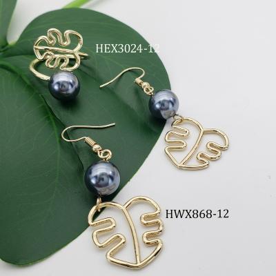 China Casual/Sporty Hawaiian Jewelry Sets Hawaiian Beads Monstera Leaf Ring 18k Gold Beads Small Adjustable Child Earrings for sale