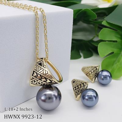 China Casual/Sporty Hawaiian Jewelry Sets Gold Filled Jewelry Pearl Necklace Set Stud Earrings Ready For Delivery for sale