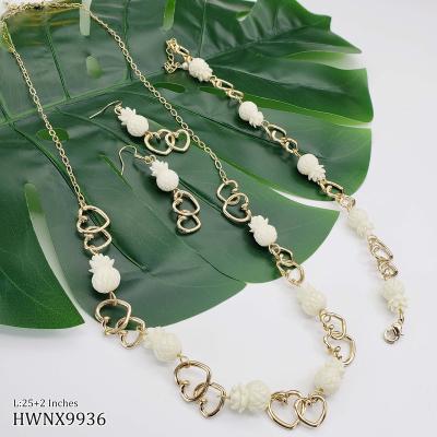 China CLASSIC Hawaiian jewelry sets pikake and pineapple beads linked necklace set gold chunky jewelry for sale