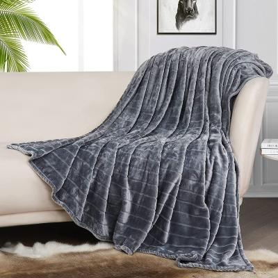 China Viable Design Blankets Manufacturer Flannel Fleece Cut Flannel Edge Blanket for sale