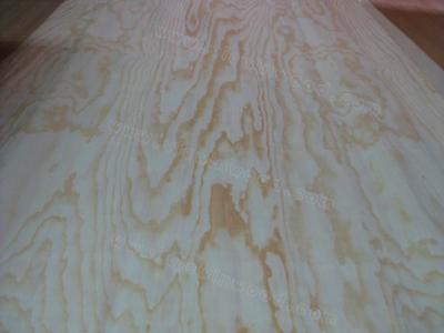 China Rotary Cut Natural Clear Pine Wood Veneer Sheet for sale