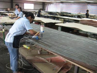 China Verbonden Natuurlijk Houten Vernisjeblad met Geschoren Rug voor Meubilair, Deur Te koop