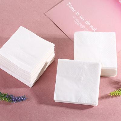 China Printed custom tissue paper napkin for dinner supermarket restaurant daily use paper napkins white carton and napkins mix wood pulp for sale