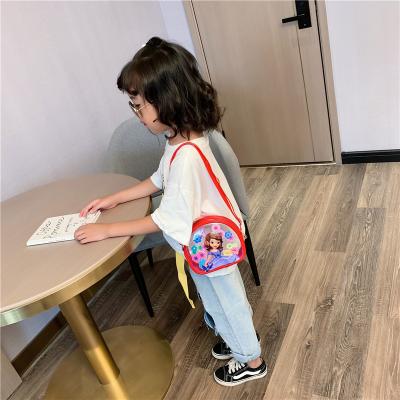 China Fashion Child Jelly Class Bag For Girl Transparent Cartoon Shell Messenger Bag Bag for sale