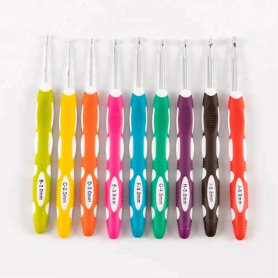 China Convenient Type Multicolor Crochet Hook Knitting Needle Set for sale