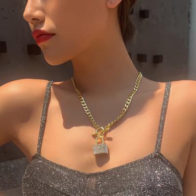 China Wholesale Minimalist Clasp Toggle Lock Rhinestone CZ Rhinestone Jewelry Necklace Chain Vintage Gold Pendant Necklace for sale