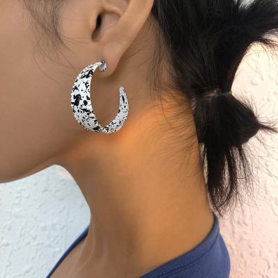 China 2021 Hot Selling HANSIDON Fashion Jewelry TRENDY Vintage C Shape Big Wide Earrings Spray Paint Gold Plated Circle Earrings For Women for sale