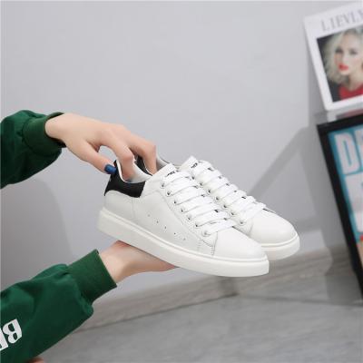 China Fashion Trend Good Quality Hot Selling Women's Sports Shoes Fashion Women Walking Shoes for sale