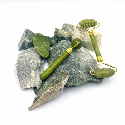 China Cuidado facial de la piel con doble cabeza Jade Roller y Gua Sha Set con 100% de Piedra Xiuyan Natural en venta