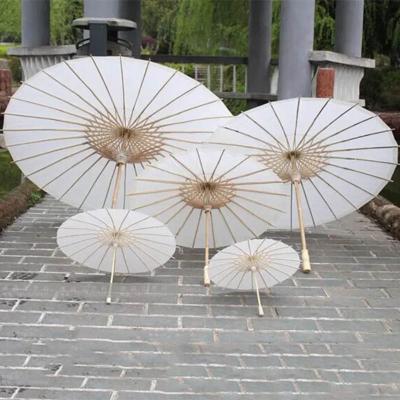 China DD7-993 Chinese Brida Handmade Simple Mini Craft Umbrella For Hanging Ornaments Wedding Traditional Paper Umbrella White Parasols for sale