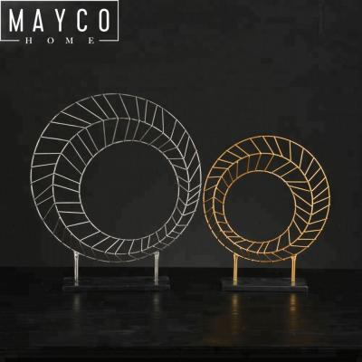 China Eco-friendly Luxury Home Modern Sculpture Iron Wedding Decor Mayco Table Top Interior Decoration Ornament for sale