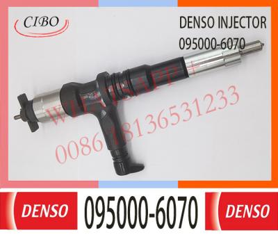 Cina Iniettore di carburante diesel 095000-6070 per KOMATSU PC400-8 PC450-8 6251-11-3100 0950006070 in vendita