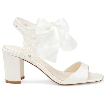 China Fashion trend dress with wedding peep-toe white sandals lace up bow heels ivory pearl white chunky heels wedding shoes for sale