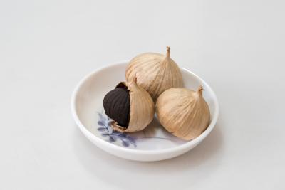 China Fermented Single Bulb Black Garlic Antioxidant Sweet Soft Taste for sale