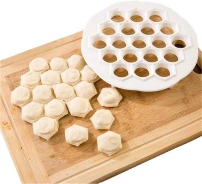 China Pelmeni Viable Wholesale Russian Dumplings Maker Dumplin Plastic Tray With 19 Holes Food Grade Plastic Mold Machine for sale