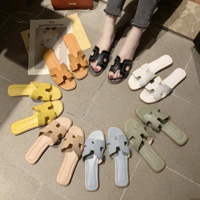 China Fashion Trend Wholesale New Fashion Outdoor Wear Summer Flat Beach Shoes One-Term Women's Slippers for sale