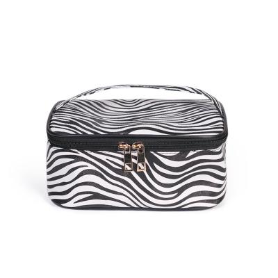 China Custom Clear Cosmetic Bags Fashion Leopard Cosmetic Bags Wholesale Polyester Cosmetic Bags for sale