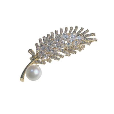 China Fashion Wheat Brooch Pearl Feather Brooch Women Brass Korean Elegant Sweater Corsage Clothing Temperament Brooch Female Gifts for sale