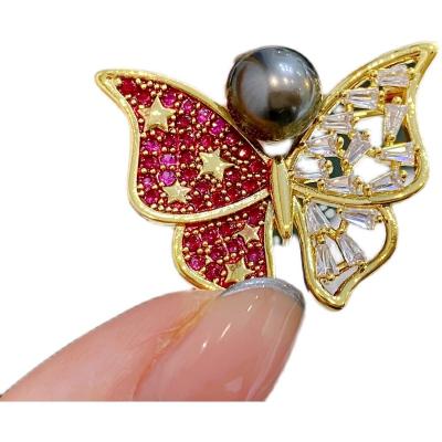 China Brass Simple Soft High-end Gift Personality Brooch Fashion Butterfly Brooch Pearl Pearl Brooches Freshwater Gifts for sale