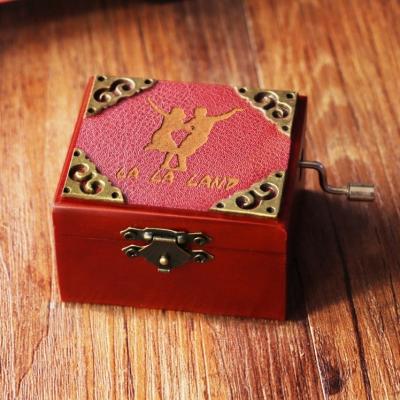 China Wholesale High Quality Wood Crank Retro Music Box Wooden Crank Miniature Gift Birthday Music Box for sale