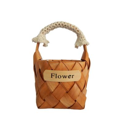 China Hand Use Natural Wedding - Woven Wood Chip Hanging Flower Basket for sale