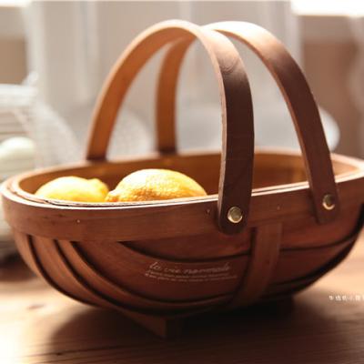 China Sustainable Woven Wooden Wine Basket For Picnic Christmas Wedding Party for sale